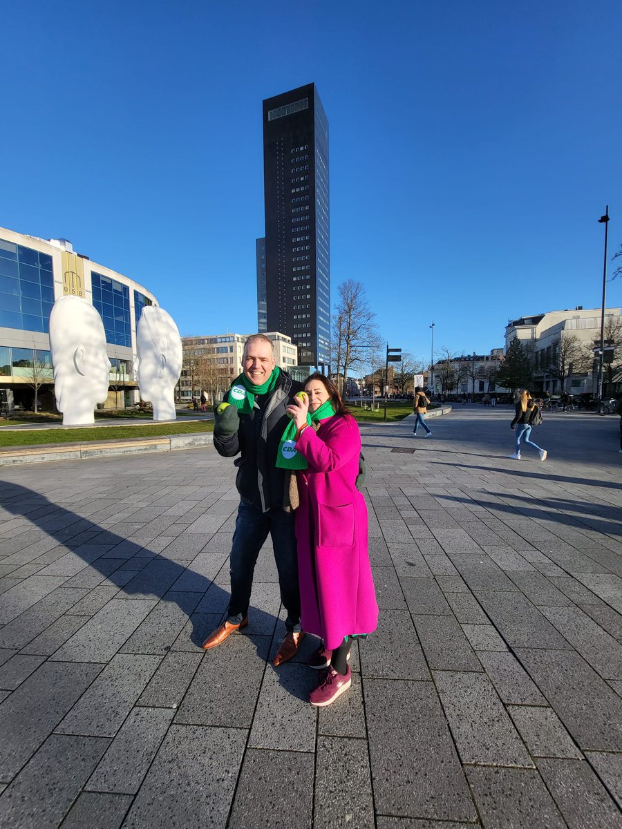 In de vroege ochtend met mijn lievelings fractievoorzitter <a href="/AebeAalberts/">Aebe Aalberts</a> voor <a href="/cdafryslan/">CDA Fryslân</a> aan de slag.  Veel succes!
<a href="/frisodouwstra/">Friso Douwstra ‏</a> <a href="/WimEilering/">Wim Eilering</a>