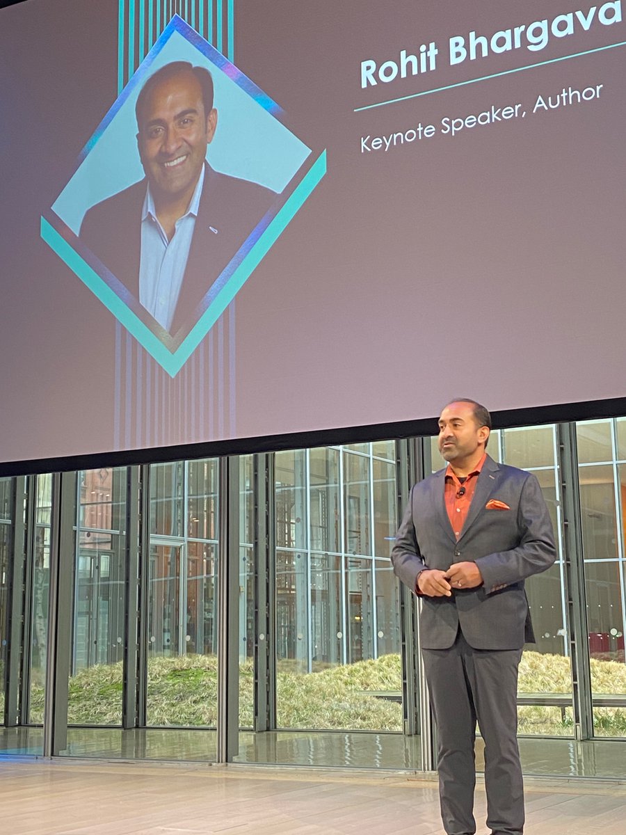 VisionMonday's tweet photo. We start #VMSummit with author @rohitbhargava who explores “Non-Obvious Thinking”. Rohit Bhargava speaks on Marketing, Trends, Innovation and Diversity. https://t.co/DcczAhlmCu