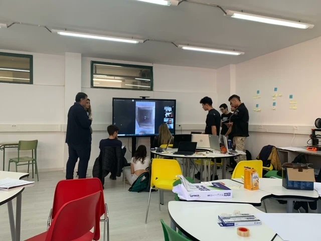 insmollet's tweet photo. Ja portem 4 hores amb el Repte 24h d’innovació. Els nostres dos equips estan molt motivats amb els seus respectius reptes per a @aiguesbarcelona i @triwee.shop Els hi enviem molta força per a continuar fins demà al matí #24hinnovaciobcn
@impulsfp @educaciocat @caixabankdualiza https://t.co/fZO1yjshzP