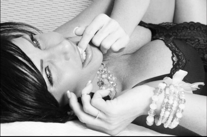 Call me baby 📲  I&rsquo;m on for the next 3 hrs!! It&rsquo;s been a while. &hearts;️ https://t.co/tEkueuK2KU https://t.co/oGKNBYrKyE<a href="/tag/keepingittight"class="tags"><span>#keepingittight</span></a><a href="/tag/keepingitright"class="tags"><span>#keepingitright</span></a><a href="/tag/16needles"class="tags"><span>#16needles</span></a><a href="/tag/m"class="tags"><span>#m</span></a>