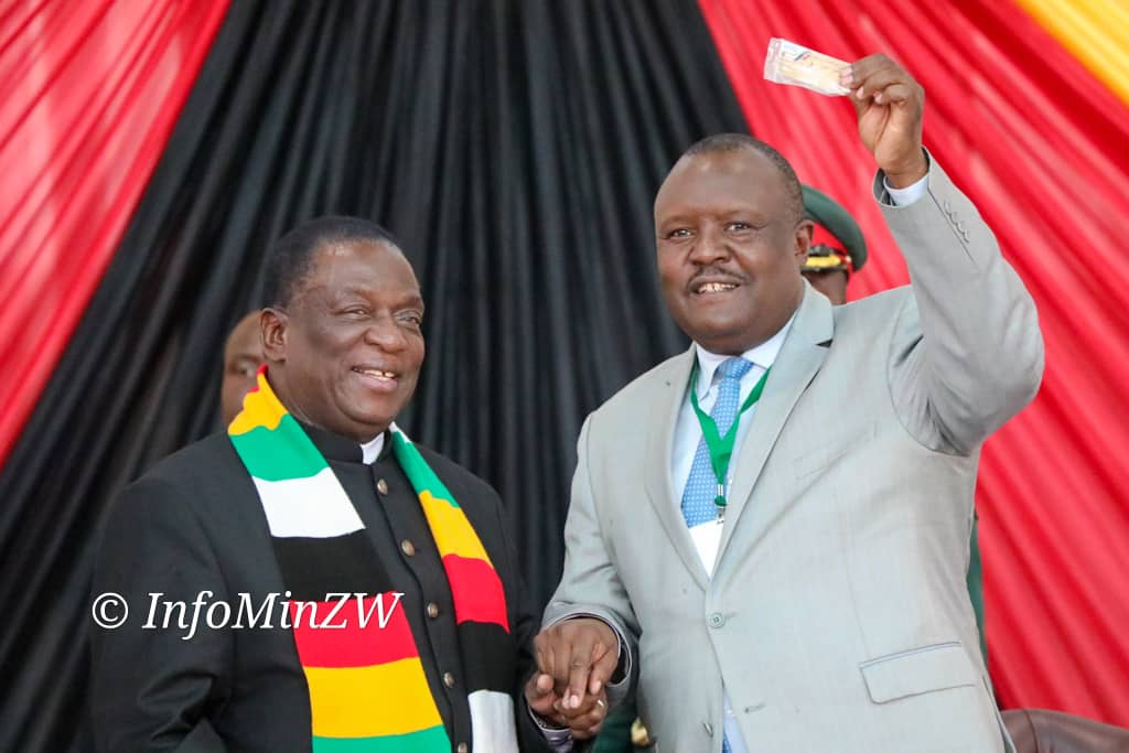 InfoMinZW's tweet photo. Government will provide medical cover to all traditional Chiefs. In the picture, His Excellency President @edmnangagwa handed over a Premier Service Medical Aid Society (PSMAS) medical aid card to Chief Charumbira #ChiefsConference https://t.co/xAD3Vo2lxw
