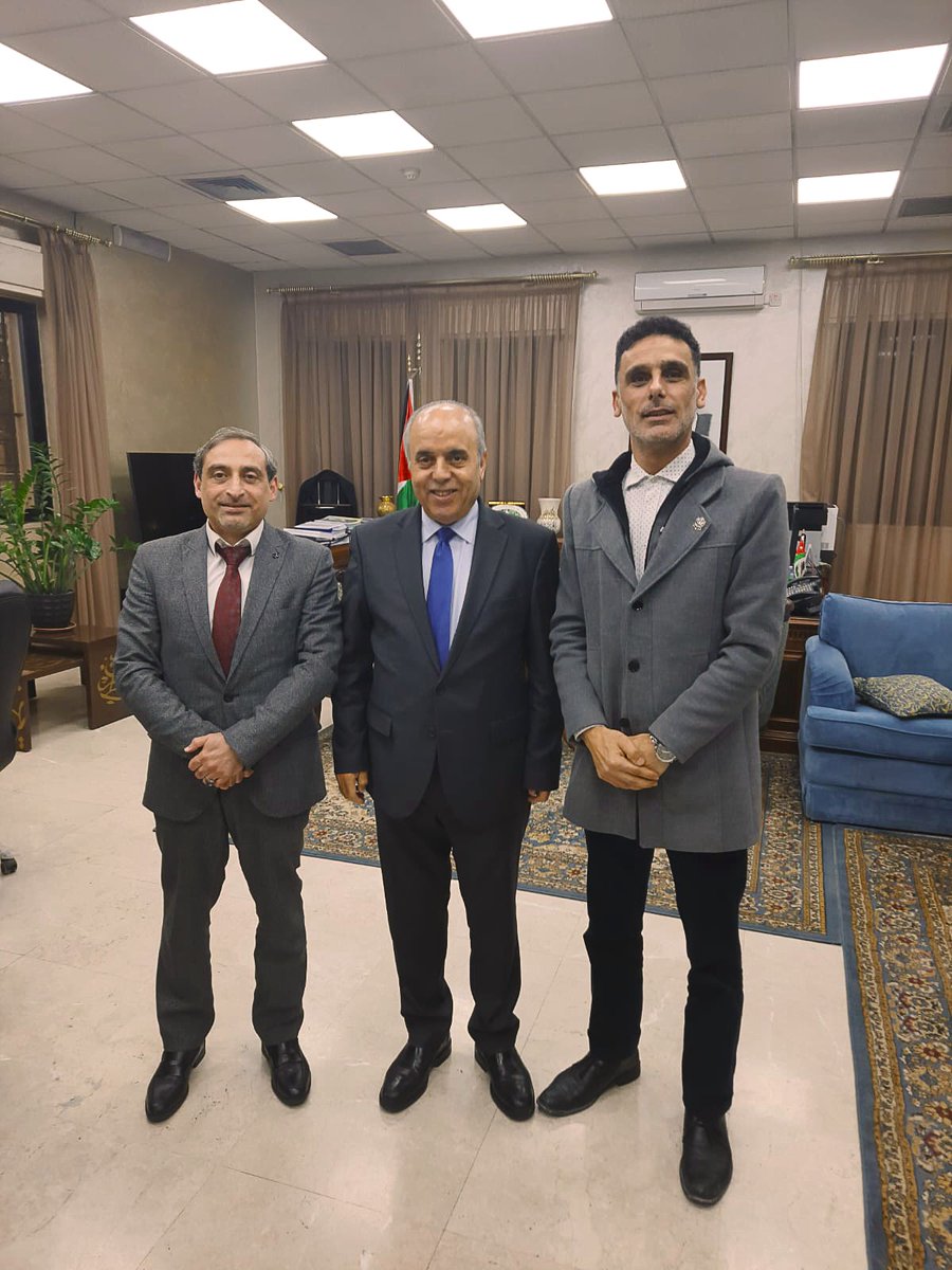 AlnouriM's tweet photo. متحمسين لبدء التعاون📣
إجتماع مع  د. عزمي محافظة وزير التربية والتعليم لبحث آفاق التعاون حيث تم إستعراض برمجيةbonboon أول أداة عربية لعمل المحتوى التعليمي  تدعم تقنية الذكاء الأصطناعي (AI)
#فهيم_المساعدالذكي #تقنية #تعليم #AI #ChatGPT #ريادة_الأعمال #bonboon  🇯🇴@ahmadalhanandeh https://t.co/Yk8WBciBsG