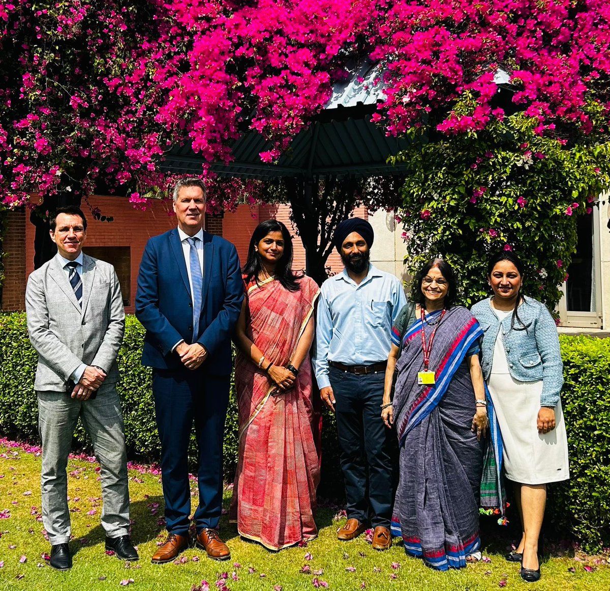 A fruitful pre-departure meeting with the Indian delegation headed to Sweden for #SwedenInnovationDays. Exciting talks on research, innovation, and higher education collaboration between our countries. Looking forward to strengthening our ties!
🇸🇪🤝🇮🇳