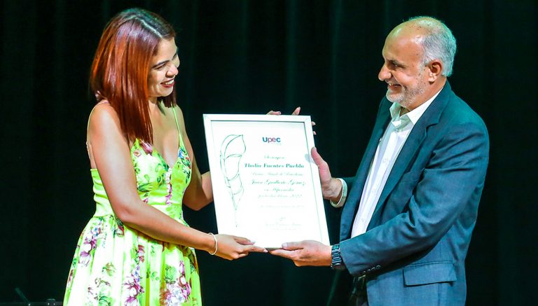 DrRobertoMOjeda's tweet photo. Felicitamos a los profesionales de la prensa galardonados con los premios nacionales de periodismo José Martí y Juan Gualberto Gómez, por su consagración, entrega y compromiso con #Cuba. https://t.co/khMEWD6y2A