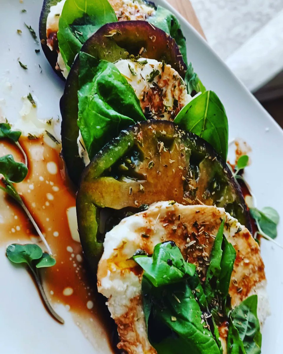 TheRareEpiphany's tweet photo. Caprese made with indigo rose black tomato https://t.co/w4s2fUnQ8E