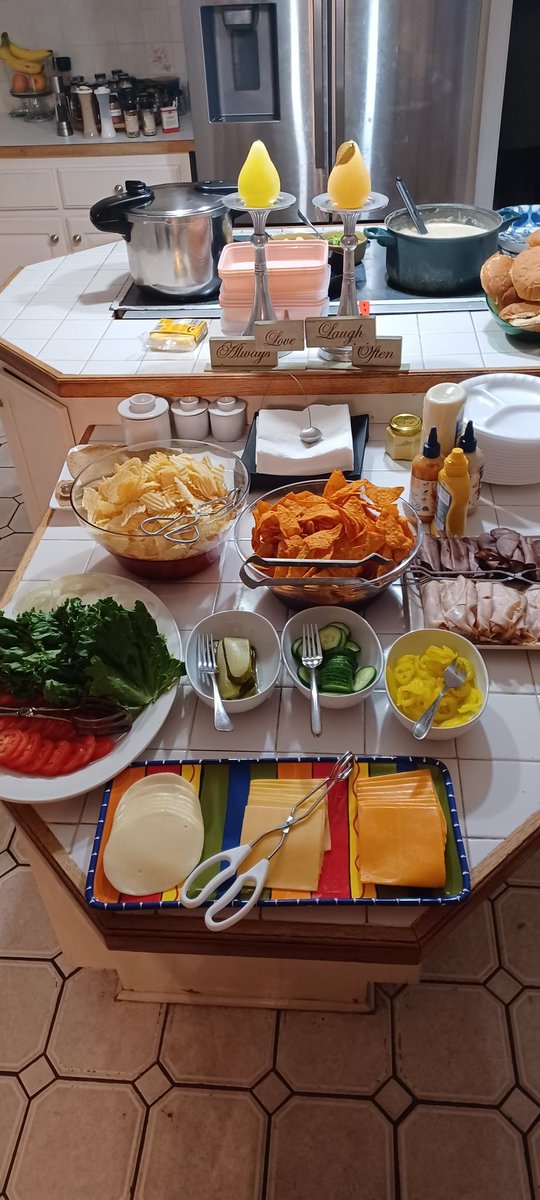 TheRareEpiphany's tweet photo. Sandwich night https://t.co/lvjzAQNwzH