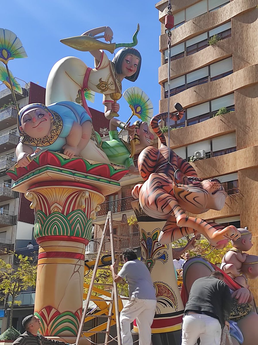 Falla Passeig tweet media