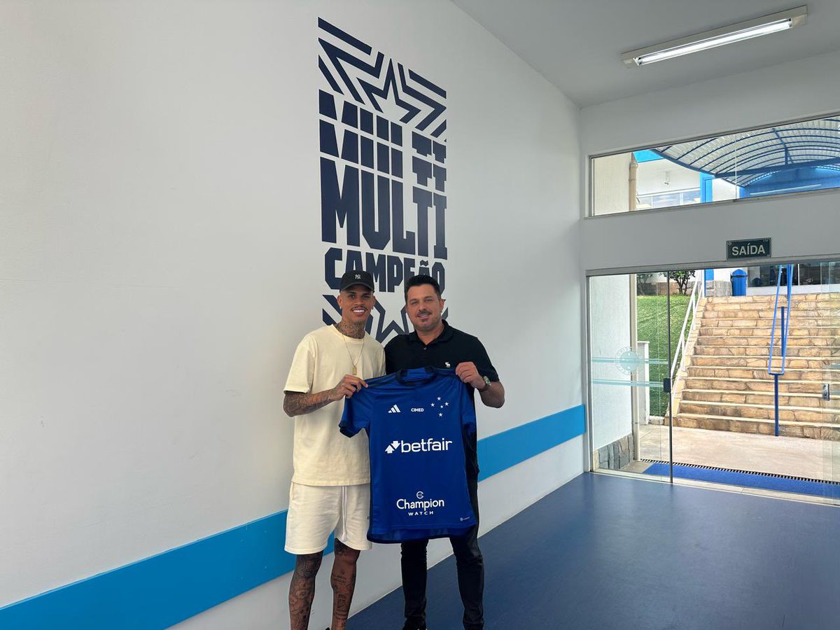 richard94's tweet photo. Um novo desafio que se inicia na minha vida!! Muito motivado por estar aqui!! Vamos juntos, @Cruzeiro! 🦊🦊⚽️ https://t.co/w4BvZ3p6L8