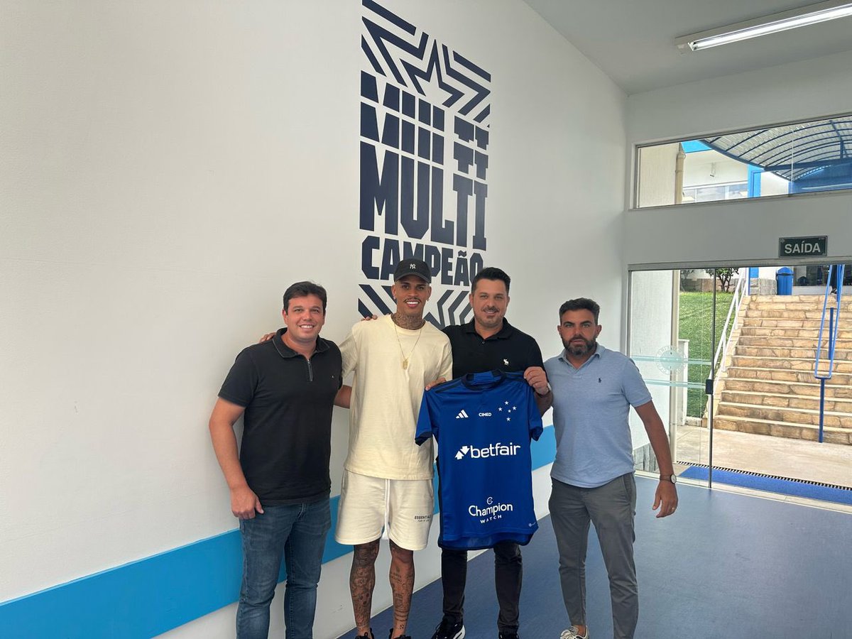 richard94's tweet photo. Um novo desafio que se inicia na minha vida!! Muito motivado por estar aqui!! Vamos juntos, @Cruzeiro! 🦊🦊⚽️ https://t.co/w4BvZ3p6L8