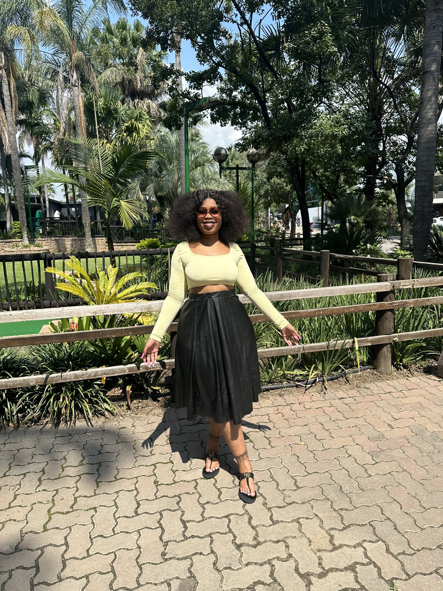 TW Pornstars - 1 pic. XOLI MFEKA🍑😈. Twitter. Black and Yellow 💯. 1:13 