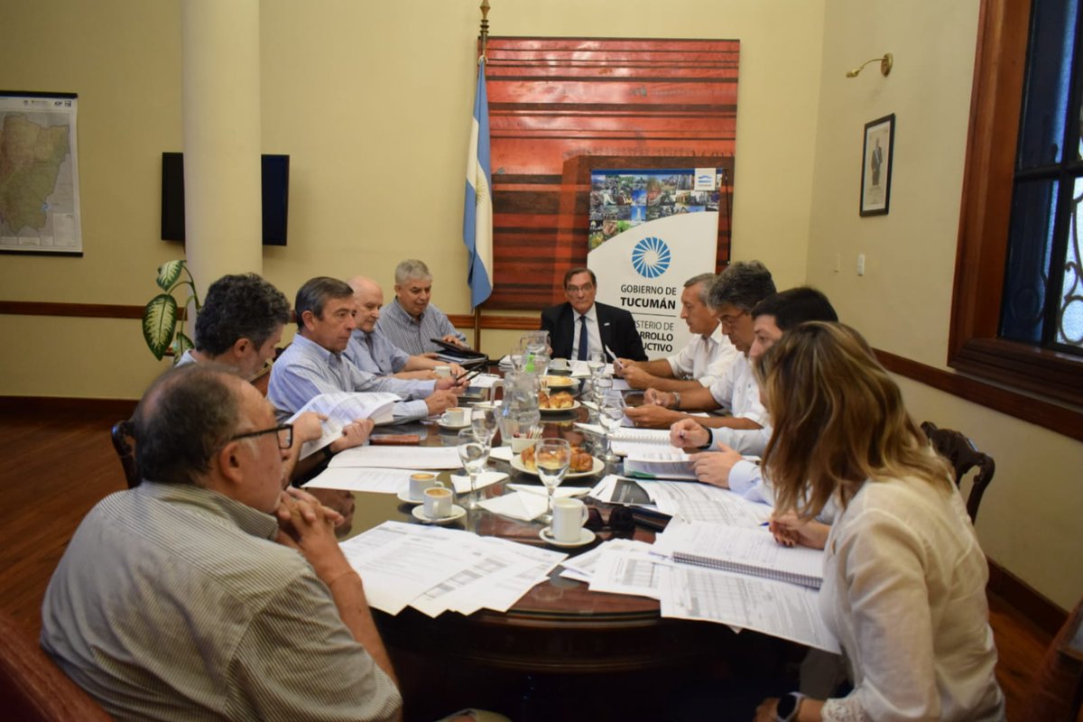 SimonPadros's tweet photo. Reunión de directorio del Instituto de Promoción del Azúcar y el Alcohol de Tucumán #IPAAT.
Analizando los resultados finales de la zafra 2022 y las perspectivas relacionadas con la superficie cosechable y los volúmenes de azúcar y alcohol que se pueden lograr en la zafra 2023. https://t.co/mOdmXYzxx2