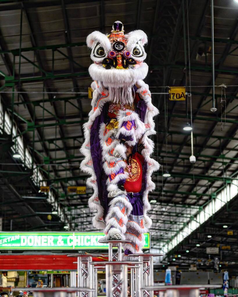 Posing for the camera 📸
.
@paddysmarketsflemington 
@7chairsphotography 
.
.
.
.
.
.
.
#振武館 
#jwk 
#jinwukoon
#liondance 
#liondancing 
#liondancesports 
#dragondance 
#polejumping
#acrobatics 
#gymnastics 
#chineseculture 
#events
#capture 
#celebra… instagr.am/p/Cpz0VHwycDe/