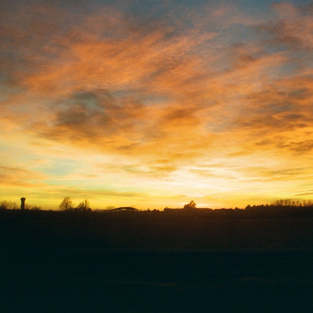 gian_gonella's tweet photo. Foto dai finestrini 2, Highway, 7 PM⁠
⁠
🎞️ Kodak Portra 800⁠
⁠
#kodakprofessional #portra 800 #kodakfilm #sunset #filmphotomag #analogic #kodakportra #negativemag #landscapefotography #kodakportra800 #italyonfilm #landscape #35mm #noedit #analogvibes… https://t.co/3E925WIxwO https://t.co/xh8kv7XXtp