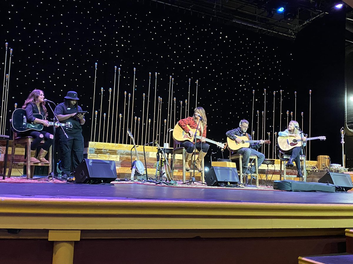 Noon, 2 and 4 pm shows at Dollywood today hosted by "Hits &amp; Grinner" <a href="/VictoriaVenier/">Victoria Venier</a> with songwriter guests <a href="/LaurenMascitti/">Lauren Mascitti</a> &amp; <a href="/JanelleOArthur/">Janelle Arthur</a>.