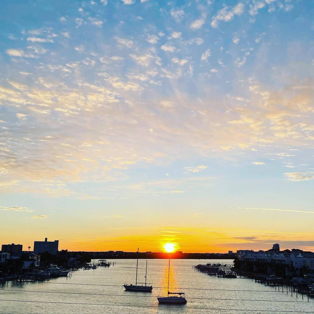 ctrlalthi's tweet image. #sunrise #goodmorning #clearwaterbeach #florida #spring #springbreak #springbreak2023 #springbreakflorida #riseandshine ☀️ instagr.am/p/Cpz3EF7OR2g/