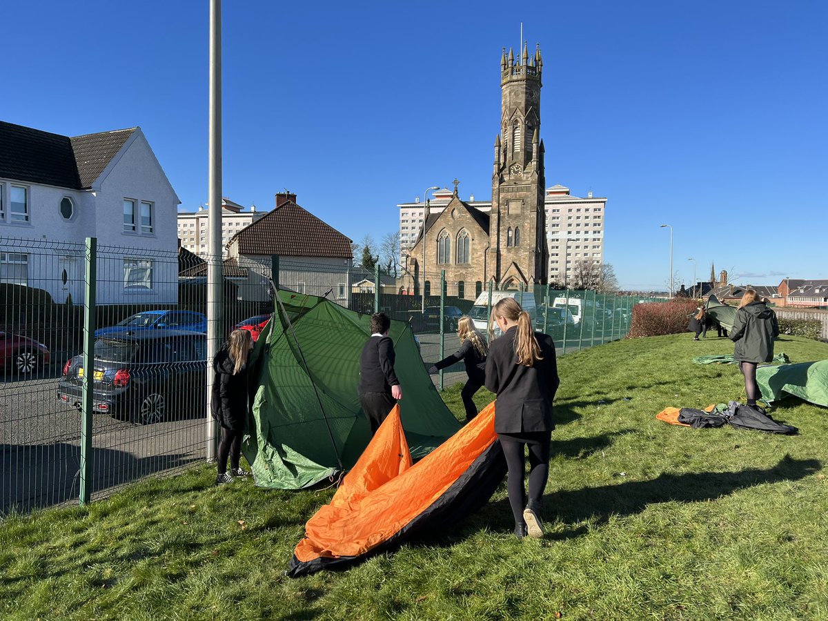 The DofE training for this season is underway! Hopefully not this cold when it’a expedition time 🥶 @NLCYouthwork @coatbridgehigh @MrsCreaneyHT #becauseofcld #youthworkchangeslives