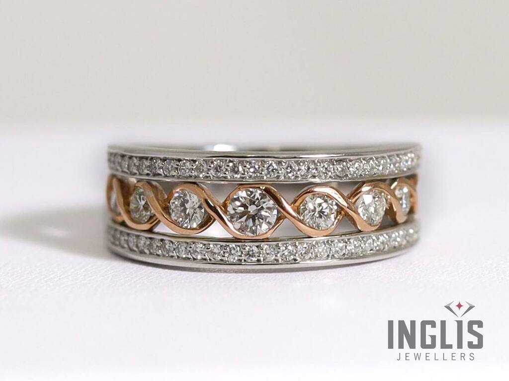 inglisjewellrs's tweet photo. Adding some sparkle to your feed today ✨
This beautiful white gold diamond band features a rose gold accent, and is easily one of our favourite rings!
#diamondring #diamondlover #localjeweller #whitegoldring #rosegoldring #diamondband #shoplocal … https://t.co/o8Mbwmo5ba https://t.co/qW6ffZDtzC