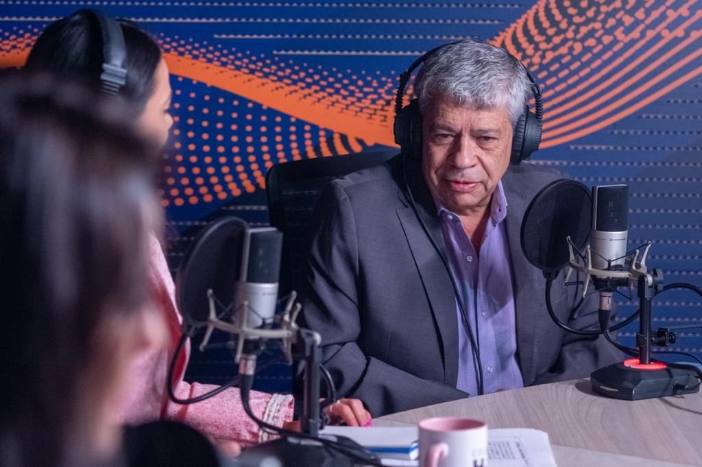 Vidapresidencia's tweet photo. Director de @DNP_Colombia, informa que mañana será radicada ponencia de Plan Nacional de Desarrollo:
✅Ordenamiento del territorio alrededor del agua y justicia ambiental
✅Seguridad humana y justicia social
✅Derecho humano a la alimentación
#MiPlanEs
Sigue 🧵 https://t.co/lJPMqkePOG