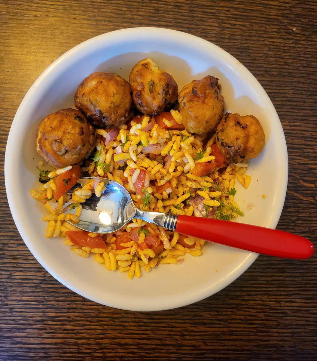 Reached home and was really hungry. Made a quick churmuri and warmed some leftover dosey bonda😋 #eveningsnack