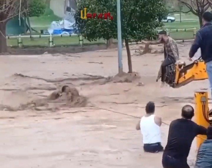 Bırakın siyasi söylemleri insan ölür insan Gazâbından 
Râhmetine Sığındık  
Lütfunla 
Merhamet Et Bize ya RAB 🤲😪