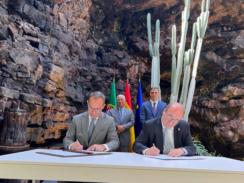 Os Governos português e espanhol assinaram hoje, na 34ª Cimeira Luso-Espanhola que decorreu em Lanzarote, o Protocolo da Programação Conjunta “50 Anos de Democracia”. A programação cultural entre os dois países irá acontecer entre setembro de 2024 e final de 2025.