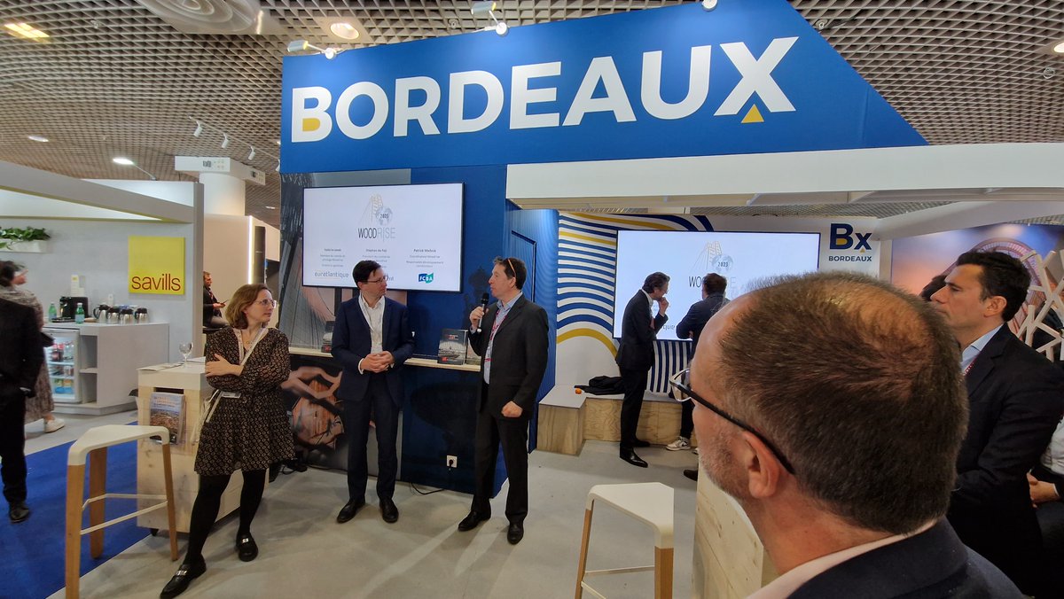 _Woodrise's tweet photo. #WOODRISE était présenté ce matin sur le stand de Bordeaux du #MIPIM par Valérie Lasek, DG de @BxEuratlantique , Stephan de Fay, DG @gpamenagement  - Psdt du comité de pilotage Woodrise et Patrick Molinié, Responsable Développement #ConstructionBois FCBA - Woodrise 2023. https://t.co/7puYopSkyq