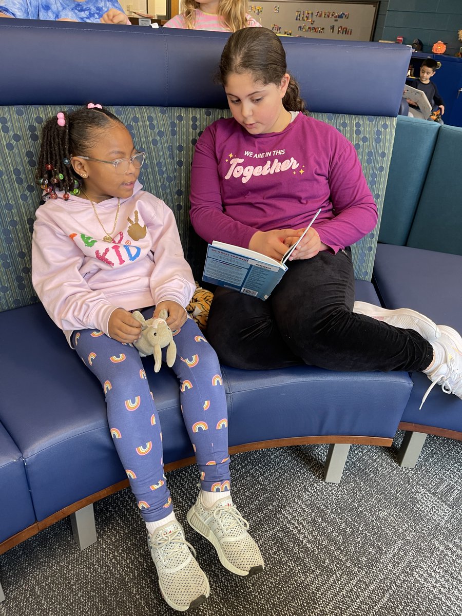 chamersly2's tweet photo. So much fun reading with our first grade buddies! #weare126 #lane126 @mrs_wiora https://t.co/fHMN6ZFwpU