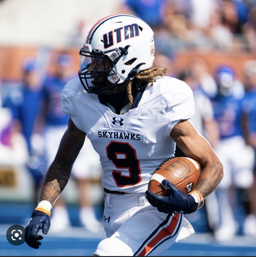 Connor_Hodge_1's tweet photo. After a great conversation with @coachmpetrino, I am blessed to receive my first D1 offer from the University of Tennessee at Martin! @UTM_FOOTBALL @Coach_JSimpson @CoachTPart @centurions_fb @PTP_Sports @KYFUTURESTARS @MohrRecruiting @AllenTrieu @SeanW_Rivals @Aspirationsgym https://t.co/Y7YaY20Qq2