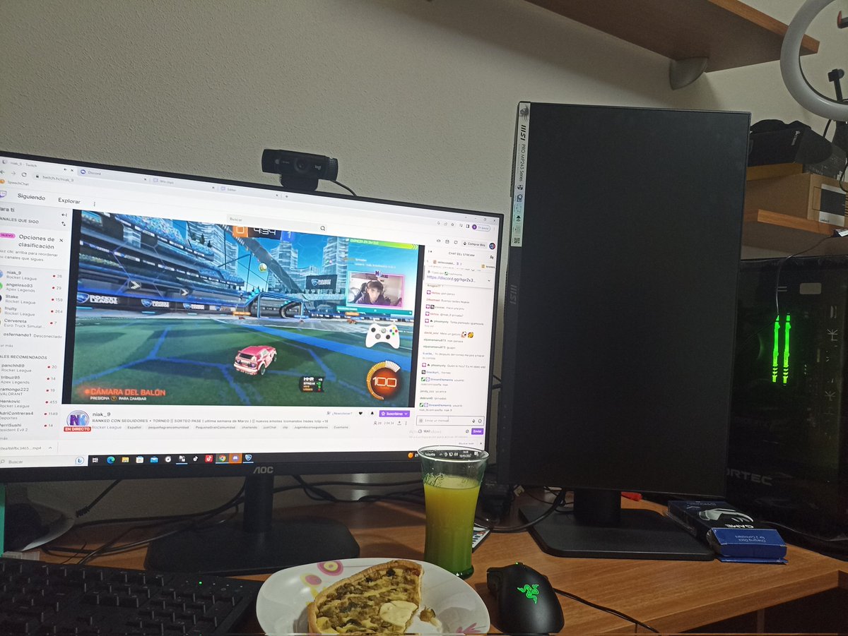 Apoyando a niak mientras como algo