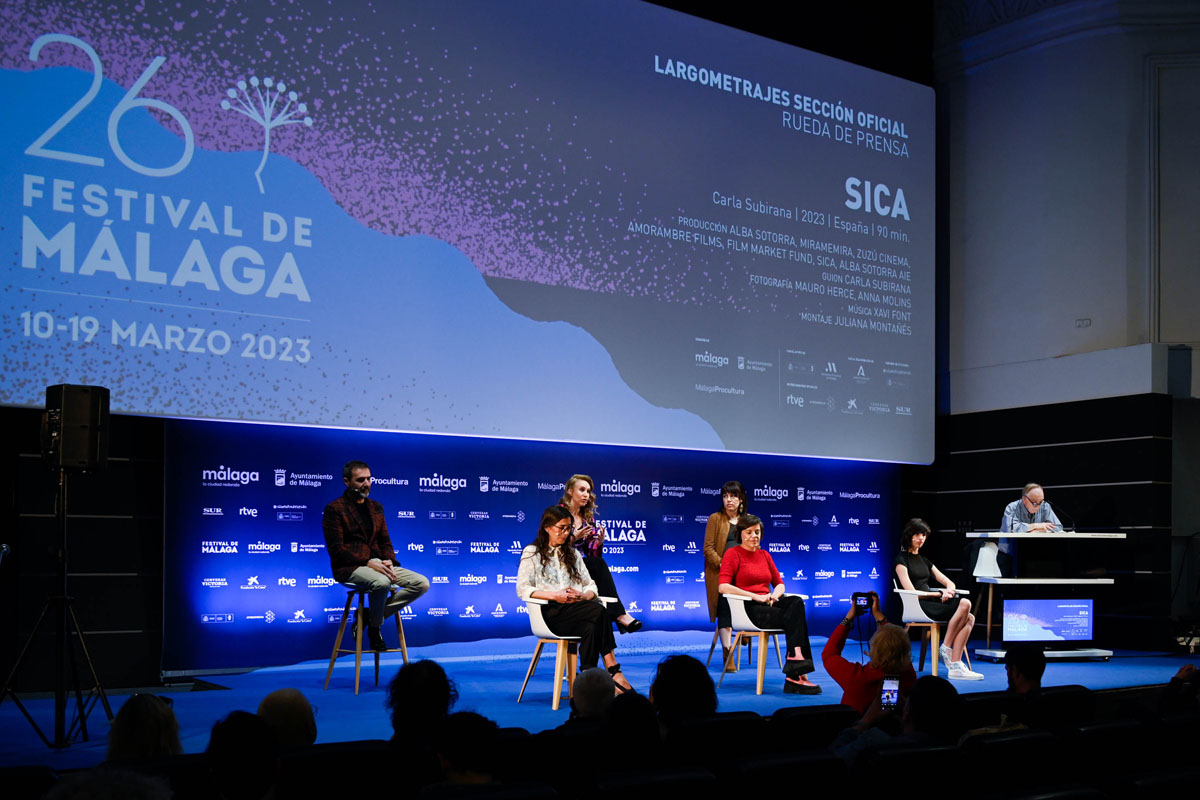 canalsurmalaga's tweet photo. Ecuador del #26FestivalMálaga. La Sección Oficial nos ha dejado los debuts de Carla Subirana en ‘Sica’ y de Carlos Kaiser con ‘Zapatos rojos’. También, ‘Empieza el baile’ de Marina Seresesky. Hilo 👇

🌐 https://t.co/kH28bkekuJ https://t.co/y6WiFPHbOv