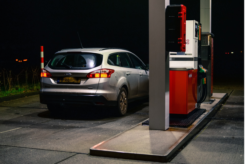 EntrepreneurSTS's tweet photo. Gas is a vital commodity that fuels our daily lives, from powering our homes and businesses to being a primary transportation fuel. With gas prices skyrocketing across the United States, California is also facing that.  #California #gasprices

https://t.co/F5yZUmHD4e https://t.co/KXlvfgrBBa