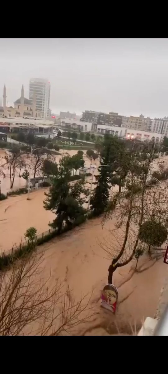 YAŞADIĞIMIZ SEL FELAKETİ BİR DOĞAL AFET DEĞİL PLANSIZ, ALT YAPISIZ ÇARPIK KENTLEŞMENİN SONUCUDUR. REKLAMLARA VERDİĞİNİZ ÖNEM KADAR ALT YAPIYA ÖNEM VERSEYDİNİZ BUGÜN BUNLAR YAŞANMAZDI. ARTIK ENKAZ TEMİZLERKEN DE REKLAM YAPAR BOL BOL RT ALIRSINIZ.  #Şanlıurfa