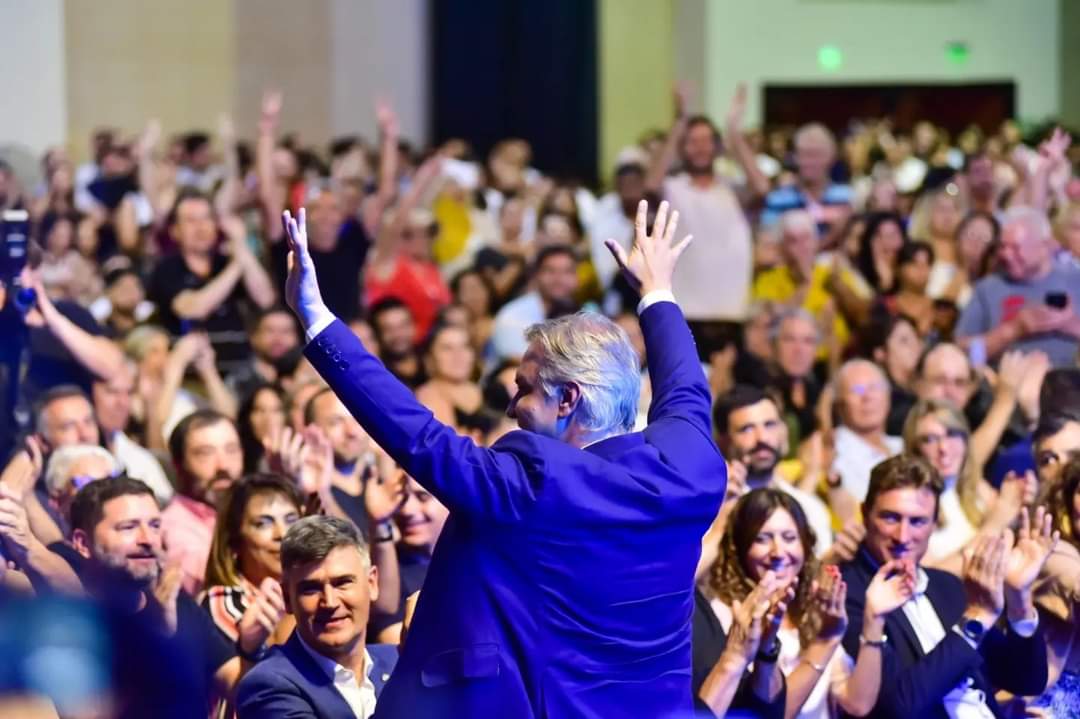 raullacava's tweet photo. Con @PasseriniOk en la municipalidad, y @MartinLlaryora en la provincia, estoy seguro de que Córdoba seguirá progresando.
#Hacemos
#PJCapital https://t.co/A33izlX28s