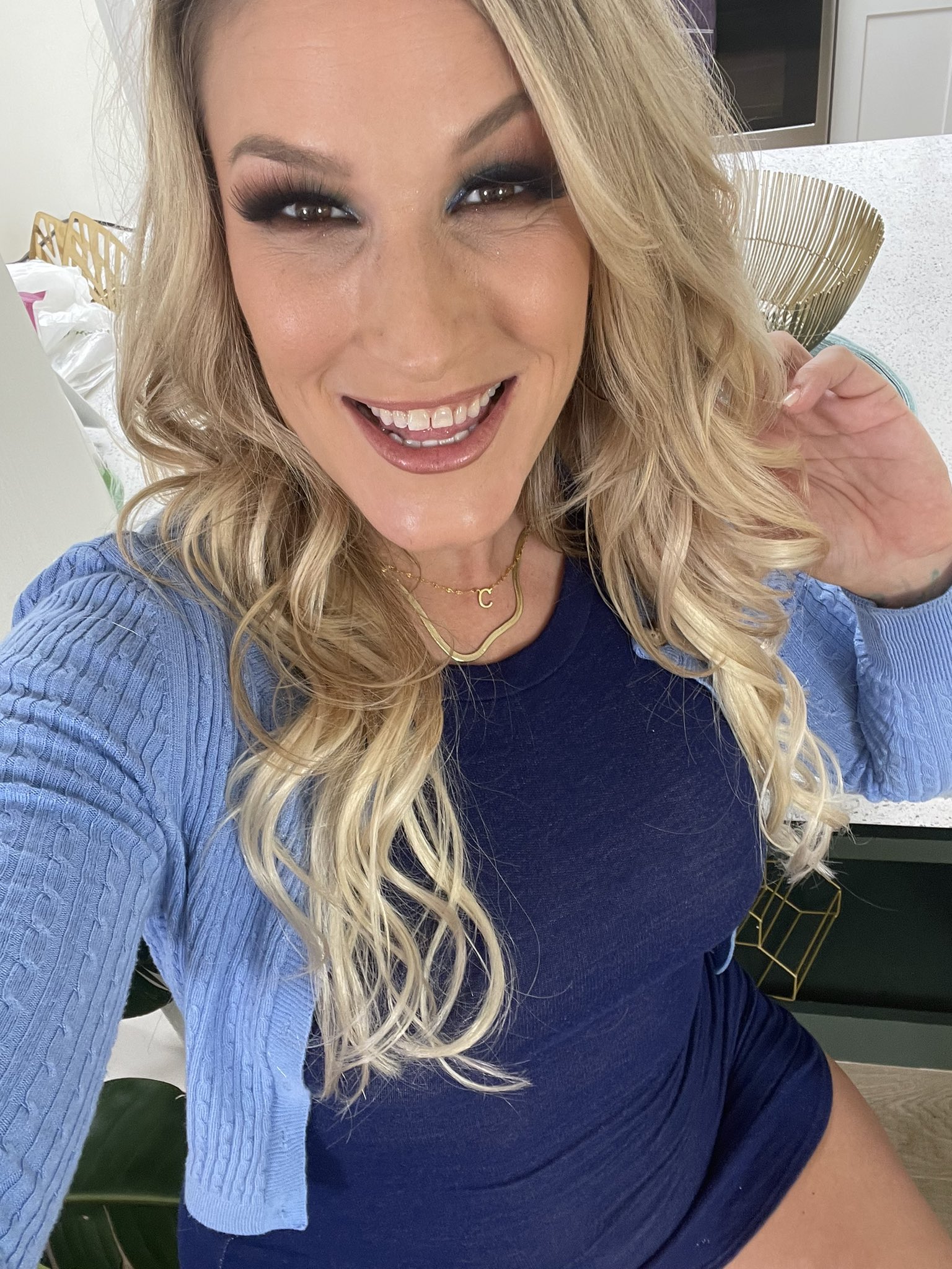 TW Pornstars - 3 pic. Charley Hart. Twitter. That one time on set with