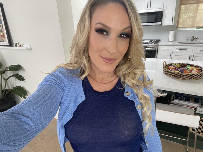That one time on set with @TeamSkeet for "Butt, He's my Boyfriend " https://t.co/IciVZUo2tR<a class="tags" href="/tag/teamskeet">@teamskeet</a>