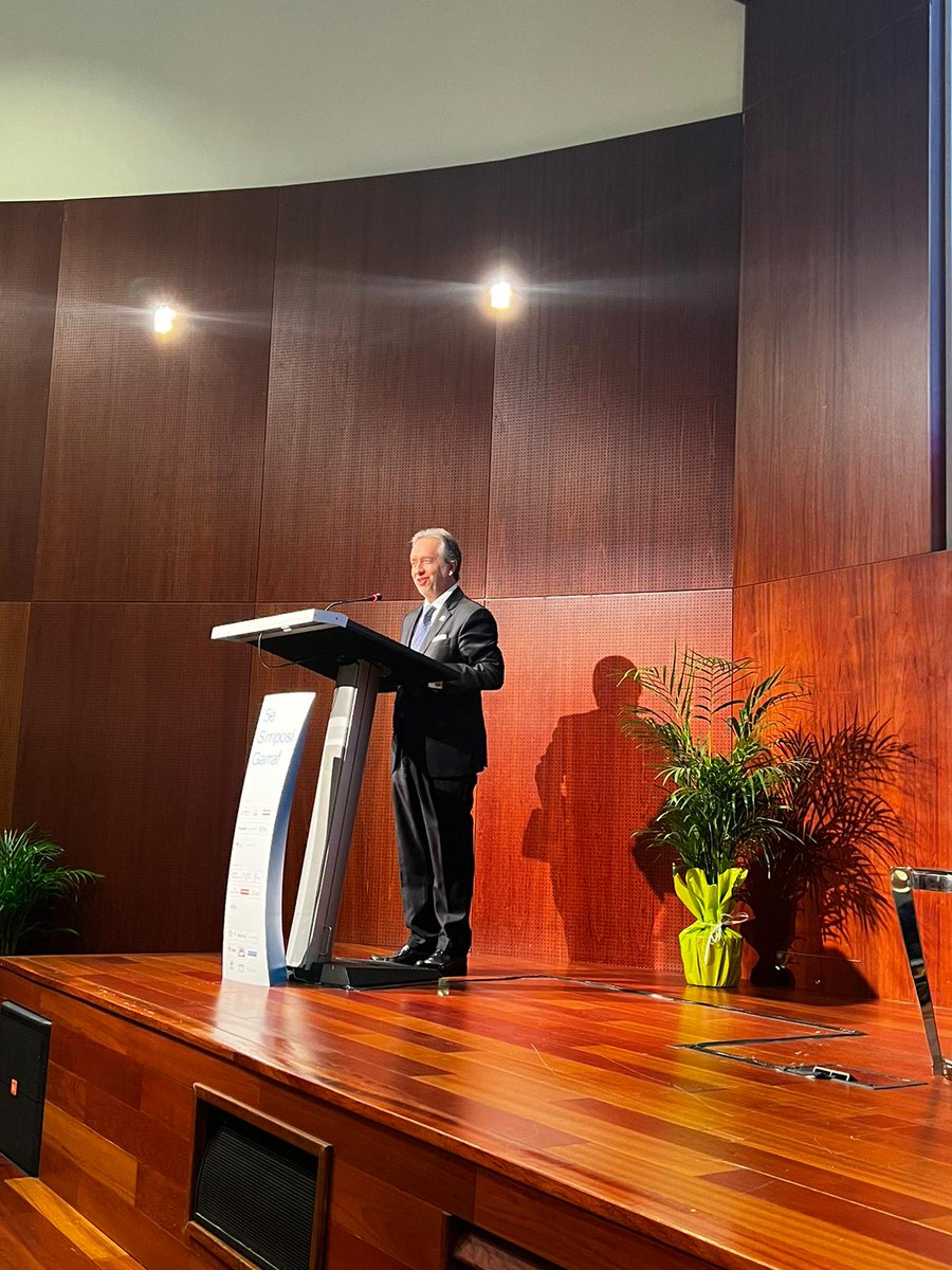 juanluisruizvng's tweet photo. Escoltant al Degà del Col·legi @economistescat, Carles Puig de Travy, @cpuigdetravy, en el marc del #5èSimposiGarraf a càrrec de @nodegarraf. Sobre la taula, estratègies de creixement i projecció de futur al Garraf.
_
#VilanovailaGeltrú #VNG #Garraf
#NODEGarraf #Catalunya https://t.co/RkD1vErOQe