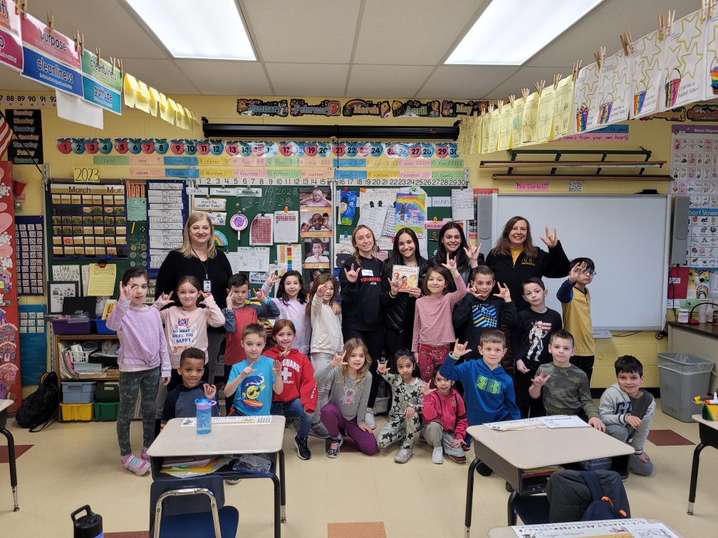 CommackSchools's tweet image. Wood Park students enjoyed a visit from Commack High School&apos;s ASL students. Thank you for teaching us all about sign language through literature. We loved the book &quot;Be You&quot; by Peter Reynolds. #disabilitiesawarenessweek #WoodPark #AmericanSignLanguage #CommackSchools