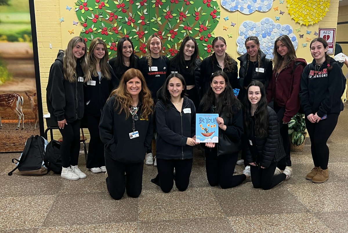 CommackSchools's tweet image. Wood Park students enjoyed a visit from Commack High School&apos;s ASL students. Thank you for teaching us all about sign language through literature. We loved the book &quot;Be You&quot; by Peter Reynolds. #disabilitiesawarenessweek #WoodPark #AmericanSignLanguage #CommackSchools