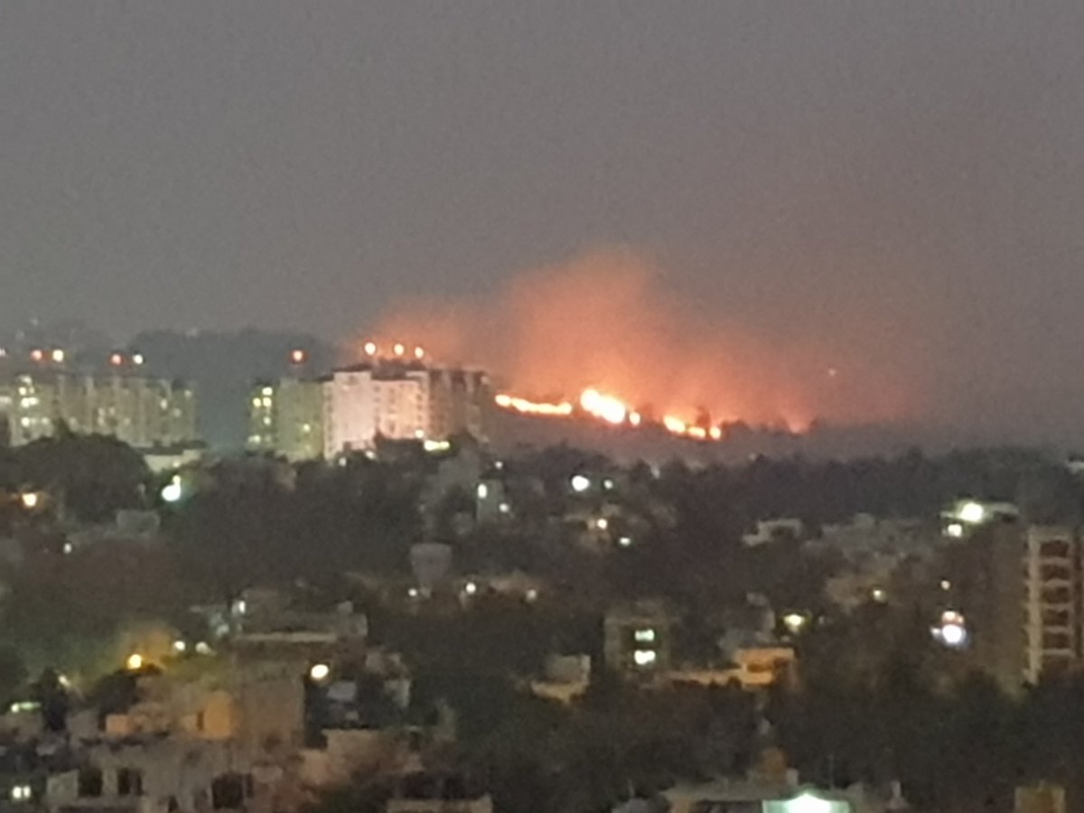 realvikramjain's tweet photo. @turahalli is this fire at turahalli forest, #bengaluru #fire @FireBengaluru @BangaloreMirror @TOIBengaluru https://t.co/As6tTCNtKT