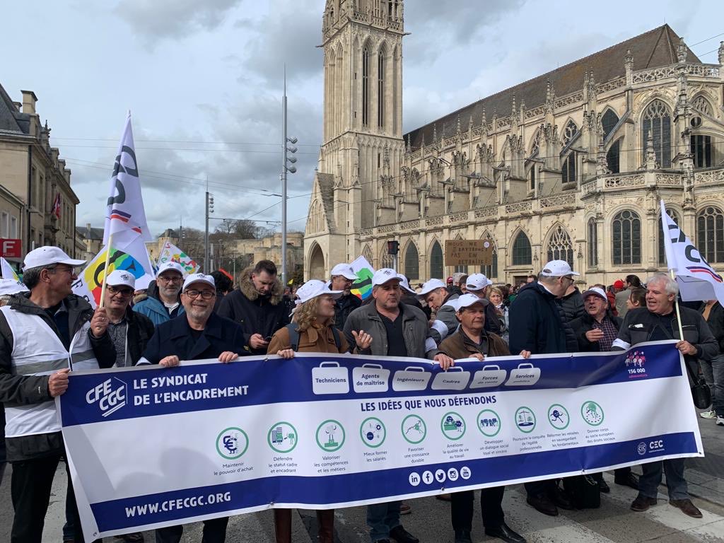 Cfecgcorano's tweet photo. En Conseil Syndical à Caen, le SNNUC CFE-CGC anime le cortège place St Pierre. https://t.co/wSr32lhy9c