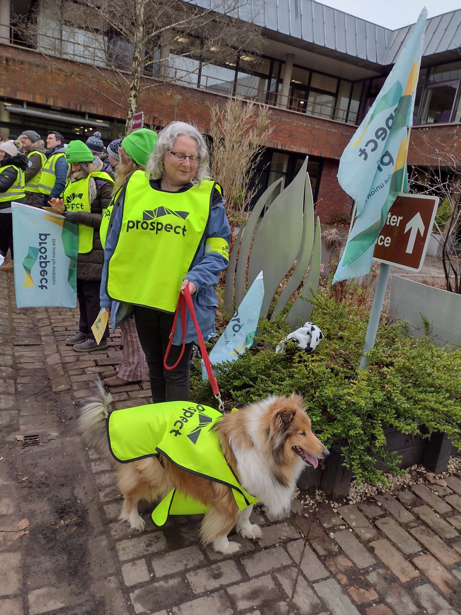 prospectperry's tweet image. Brandy and Helen support fair pay at Natural England, DEFRA and APHA in Worcester! @ProspectUnion #servingoursociety