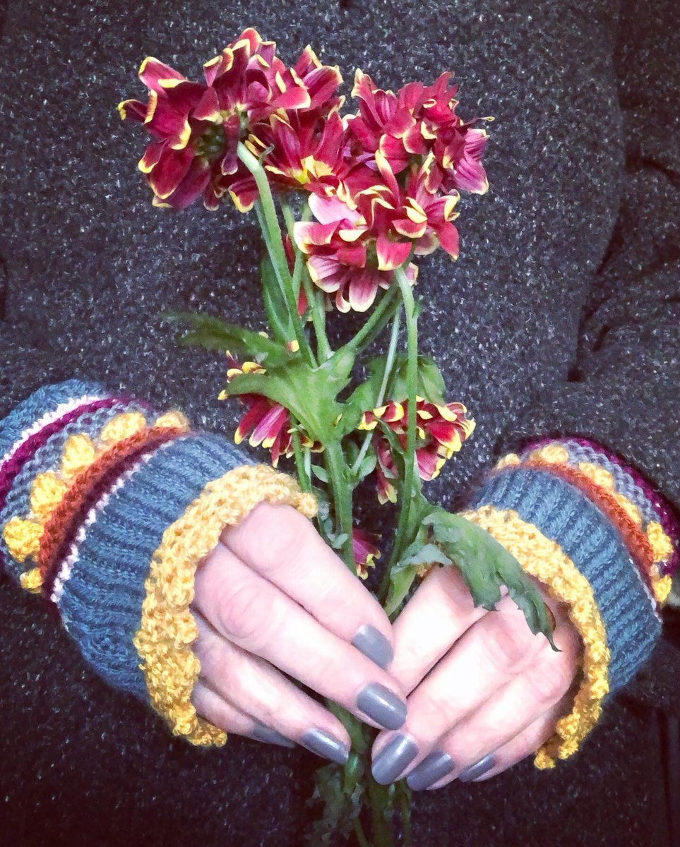 2needlesco's tweet photo. Available now on Etsy, link in bio 🧶🧤🧤 https://t.co/tJwxhd7eIF