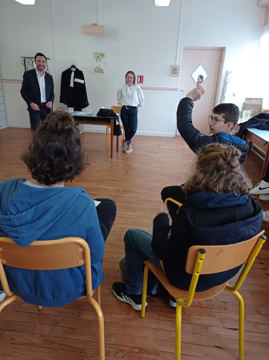 SalinisAuch's tweet photo. Forum des métiers organisé par les élèves de l'atelier persévérance à destination de leurs camarades de 4ème.  Merci à tous les professionnels qui ont donné de leur temps,  à Mme Jeanin professeur et aux élèves animateurs.  #parcoursavenir @dsden32 @berleux https://t.co/Xwd8gRIRDm