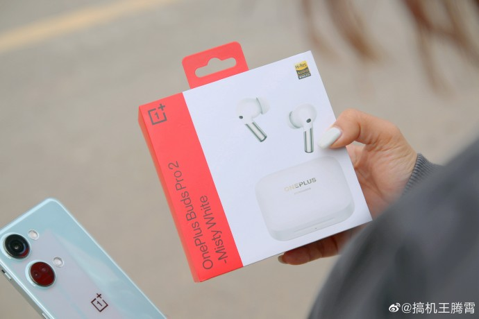 TechTravie's tweet image. OnePlus Buds Pro 2 Light Edition Real photos 

#oneplusbudspro2 #realmebudspro #realme