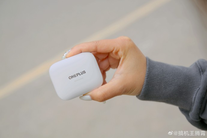 TechTravie's tweet image. OnePlus Buds Pro 2 Light Edition Real photos 

#oneplusbudspro2 #realmebudspro #realme