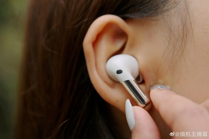 TechTravie's tweet image. OnePlus Buds Pro 2 Light Edition Real photos 

#oneplusbudspro2 #realmebudspro #realme