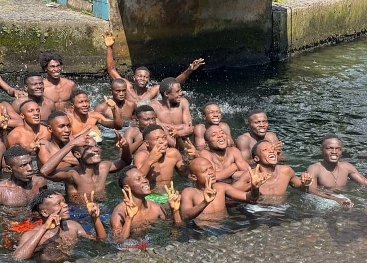 investinlimbe's tweet photo. #CaughtonCamera
Players of the senior soccer team of Bimbia-based #NjallaQuan Sports Academy (#NQSA) were caught on camera at #SemeBeach cooling off, ahead of their South West Regional League opening match against Ajax Lions FC of Likomba in Tiko today March 15th at 1:30pm. https://t.co/xdM4jiY0rV