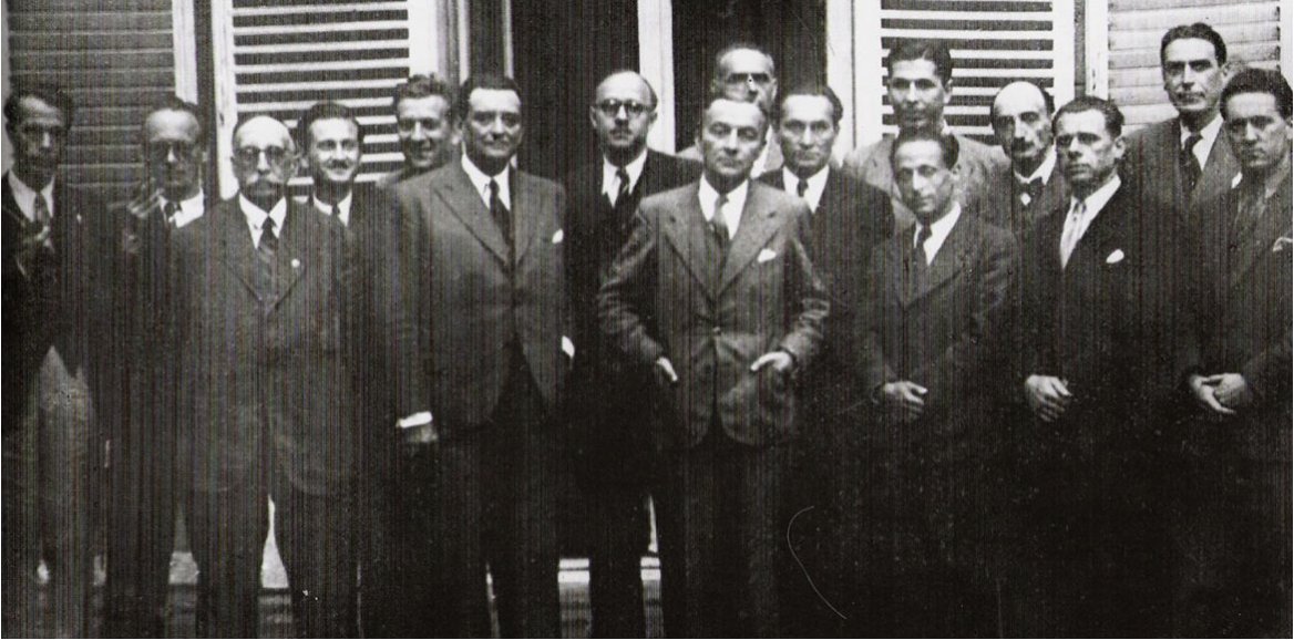 Ironie de l'histoire : Aujourd'hui #15mars c'est l'anniv de la signature du pgm du Conseil National de la Résistance qui donnera naissance aux #retraites généralisées. Si cela peut parler aux membres de la #CMP qui aiment tant honorer la #Résistance dans leurs discours...