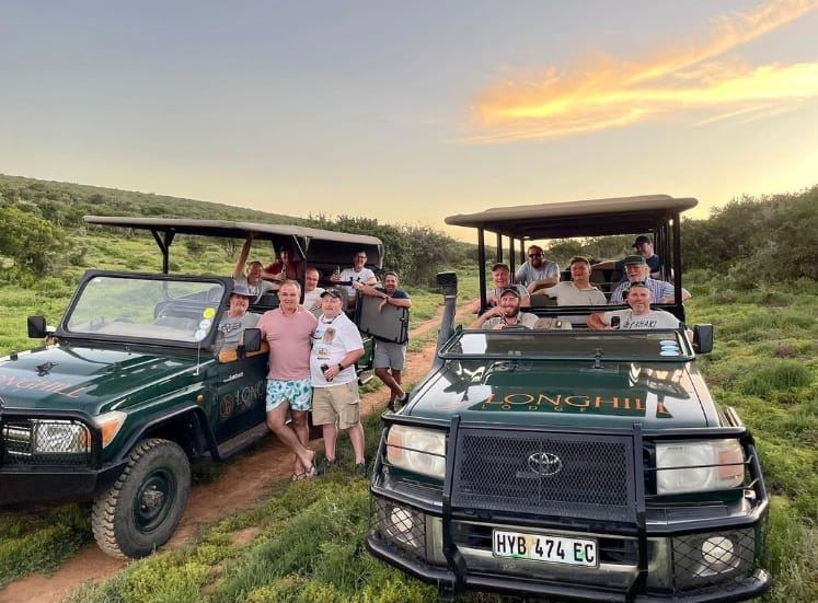 Can you imagine a better place to have a reunion and catch up with your mates than on a safari drive and around the braai? Guests of Longhill Lodge did just that with Oena Safari Lodges. Book yours via addotourism.co.za