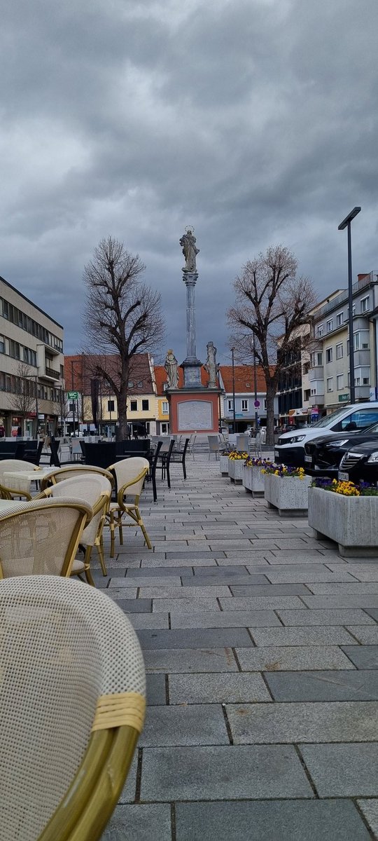 أموالكم التي شتت الأمة وفرقت الشعوب وبنيت على باطل !!!
مادامت لغيركم .....
ثق تماما يامن ترى كتاباتي  
انها لن تدوم لكم .....
#السعودية #الخبر